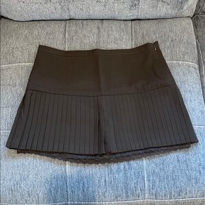 New BCBGMaxAxira Black Pleated Mini Skirt - size 4